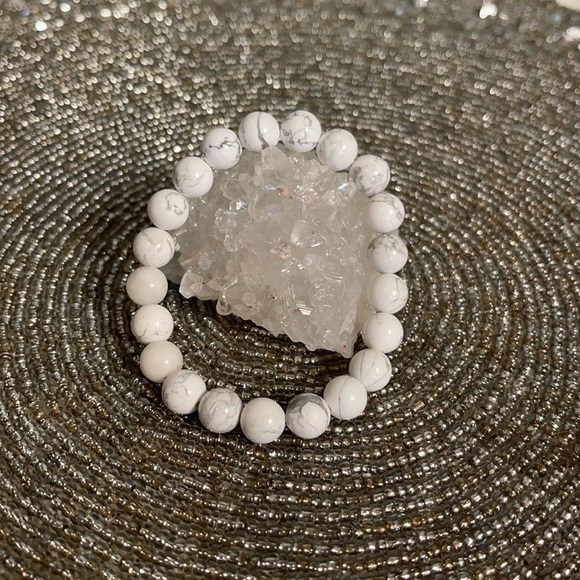 Howlite Bracelet Handmade Natural Gemstone 7 inch - Picture 2 of 3